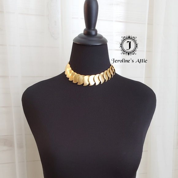 Goldtone Necklace - Picture 2 of 7